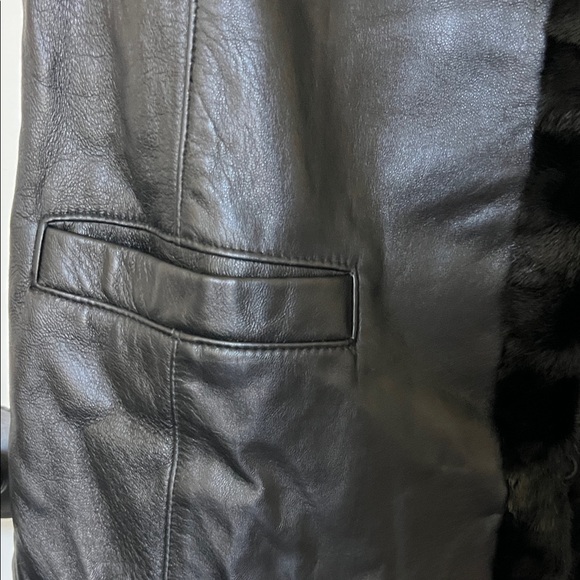 Black Leather Sleeveless Jacket - Picture 4 of 7